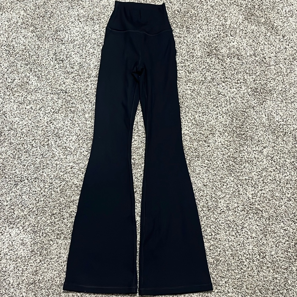 Offline by aerie xs short black ribbed flare leggings